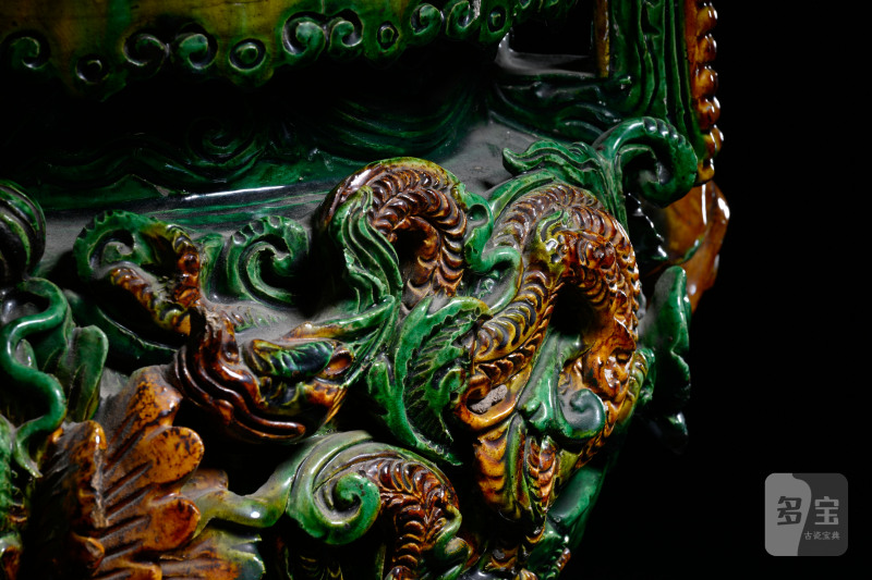 明 三彩琉璃浮雕龙纹三足熏炉 - 图7